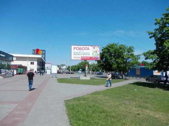 Фото рекламной плоскости по адресу Харківська вул., 2/2 (ТЦ "Мануфактура") Фото рекламной плоскости по адресу Харківська вул., 2/2 (ТЦ "Мануфактура")