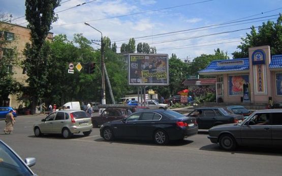 Фото рекламної площини за адресою Черняховского ул, 3/1 - Маршала Говорова ул.