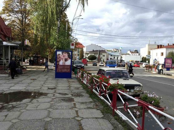 Фото рекламной плоскости по адресу Чороновола, центральний Універмаг, міський ринок, напрямок руху на Івано-Франківськ, Богородчани