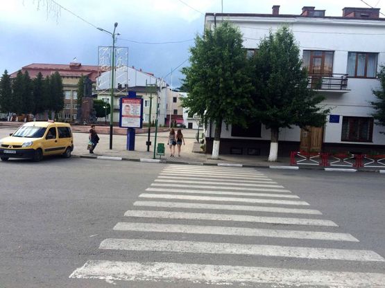 Фото рекламної площини за адресою Майдан Шеченка, музей, гастроном Центральний, праворуч