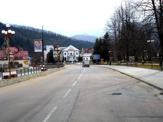 Фото рекламной плоскости по адресу Траса Н-09 Мукачево-Львів, Свободи, центр міста, міський фонтан, алея, Будинок культури, напрямок руху на Буковель
