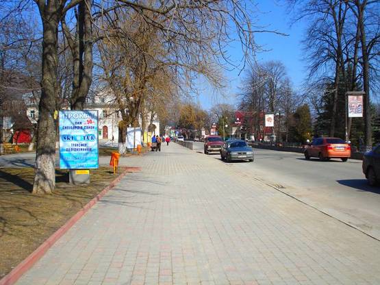 Фото рекламної площини за адресою Траса Н-09 Мукачево-Львів, Свободи, центральна міська алея, кафе Каштан, напрямок руху на Івано-Франківськ