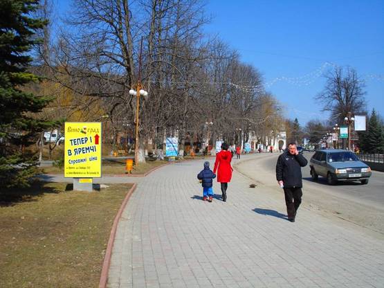 Фото рекламной плоскости по адресу Траса Н-09 Мукачево-Львів, Свободи, центральна міська алея, міський фонтан, Будинок культури, напрямок руху на Івано-Франківськ