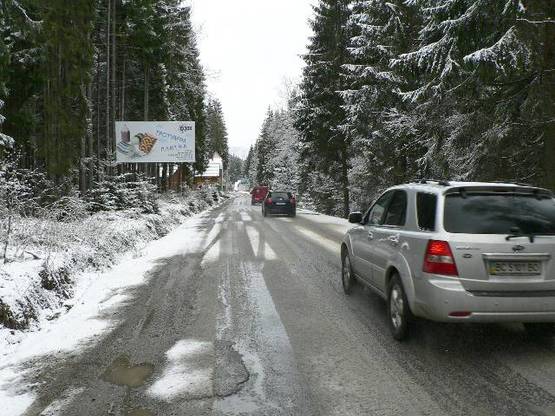 Фото рекламної площини за адресою Траса Н-09 Мукачево-Львів, дорога від Буковеля до Івано-Франківська (с.Поляниця),  відпоч. комплекс Царина, Батьківський поріг, 150 м перед перехрестям з трасою, напрямок руху на Івано-Франківськ Фото рекламної площини за адресою Траса Н-09 Мукачево-Львів, дорога від Буковеля до Івано-Франківська (с.Поляниця),  відпоч. комплекс Царина, Батьківський поріг, 150 м перед перехрестям з трасою, напрямок руху на Івано-Франківськ