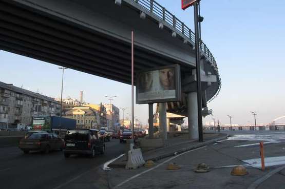 Фото рекламной плоскости по адресу Набережно-Хрещатицька вул.,  навпроти буд №3  (№3) Фото рекламной плоскости по адресу Набережно-Хрещатицька вул.,  навпроти буд №3  (№3)