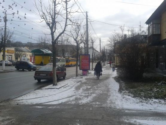 Фото рекламной плоскости по адресу Покровская ул.,25 (м-н «Моне»,віділення новой пошти №3,маркет «Квартал»)