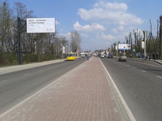 Фото рекламной плоскости по адресу вул. Городоцька, 300 ТЦ МЕТРО