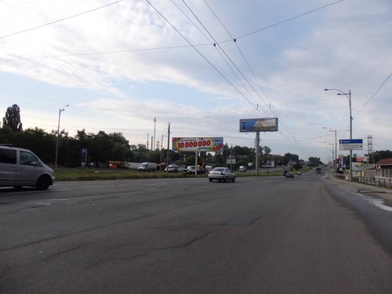 Фото рекламной плоскости по адресу Окружная дорога, 12. разделитель, по ходу в сторону Жулянского путепровода