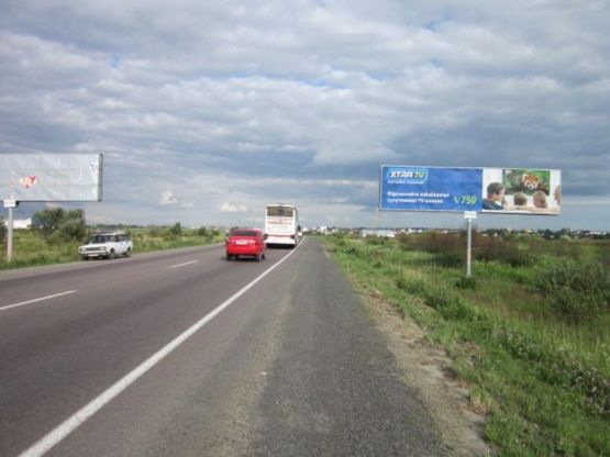 Фото рекламной плоскости по адресу М-10, Західний обхід м. Львова, км 14+100,  King Cross Leopolis, Епіцентр, Арена Львів праворуч Фото рекламной плоскости по адресу М-10, Західний обхід м. Львова, км 14+100,  King Cross Leopolis, Епіцентр, Арена Львів праворуч