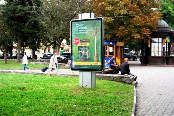 Фото рекламной плоскости по адресу Ринок пл., 8 (Пешеходная зона)