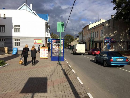 Фото рекламной плоскости по адресу вул.Мазепи, пошта (міська рада-пошта), напрямок руху на Івано-Франківськ, Богородчани