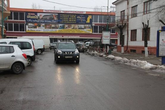 Фото рекламної площини за адресою Чорновола, міський фонтан,музей, маг.Шик,Гранд, пер.Кураж, напрямок руху на Яремче, Буковель Фото рекламної площини за адресою Чорновола, міський фонтан,музей, маг.Шик,Гранд, пер.Кураж, напрямок руху на Яремче, Буковель