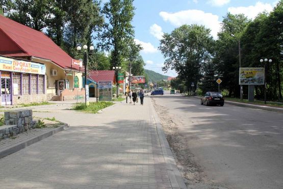 Фото рекламной плоскости по адресу Траса Н-09 Мукачево-Львів, Свободи, РЕМ, маг. У Галини, напрямок руху на Івано-Франківськ