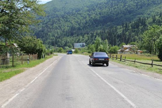 Фото рекламной плоскости по адресу Траса Н-09 Мукачево-Львів, готель Марципан, 700 м перед АЗС УкрНафта, напрямок руху на Івано-Франківськ