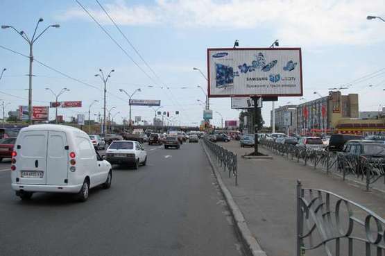 Фото рекламної площини за адресою Бандери Степана просп. (Московський просп.), : Тульска площа, на разподыльнику; №2 (в напр. масива "Троєщина") Фото рекламної площини за адресою Бандери Степана просп. (Московський просп.), : Тульска площа, на разподыльнику; №2 (в напр. масива "Троєщина")