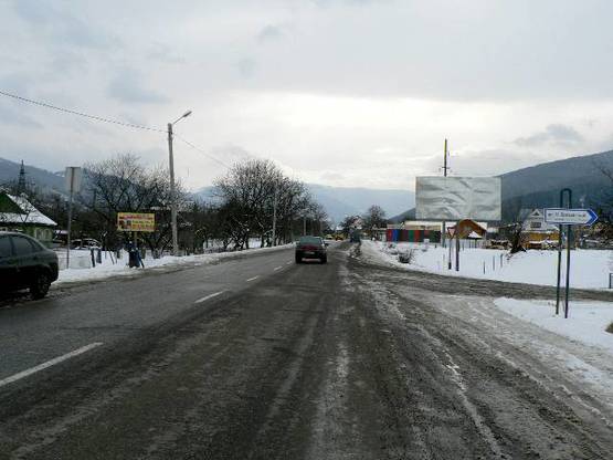 Фото рекламной плоскости по адресу Траса Н-09 Мукачево-Львів, в`їзд у місто зі сторони Івано-Фр, біля повороту на ШРБУ, напрямок руху на Буковель