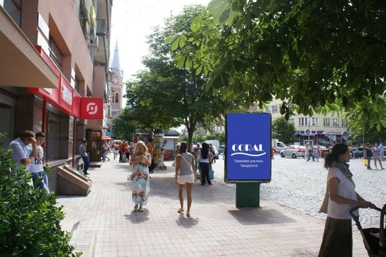 Фото рекламной плоскости по адресу пл.Миру (вхід в старий пасаж)