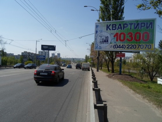 Фото рекламної площини за адресою Воссоединения пр-т (заправка ТНК, ЖД мост) на мост Патона Фото рекламної площини за адресою Воссоединения пр-т (заправка ТНК, ЖД мост) на мост Патона