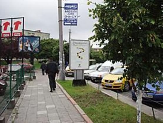 Фото рекламної площини за адресою Петрушевича пл., 3 Фото рекламної площини за адресою Петрушевича пл., 3