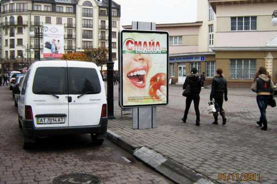 Фото рекламної площини за адресою Ратушна пл. - Галицька вул., 17