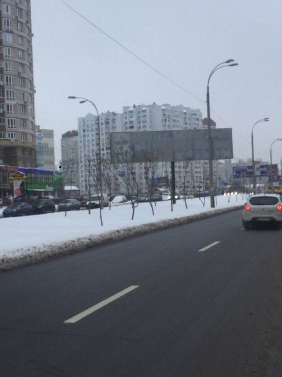 Фото рекламной плоскости по адресу вул.Анни Ахматової, розподільча смуга напроти буд №33 в напрямку просп.Петра Григоренка Фото рекламной плоскости по адресу вул.Анни Ахматової, розподільча смуга напроти буд №33 в напрямку просп.Петра Григоренка