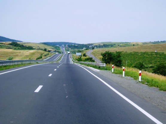Фото рекламной плоскости по адресу Автодорога "Київ-Чоп", 1500 м від повороту в смт. Середнє