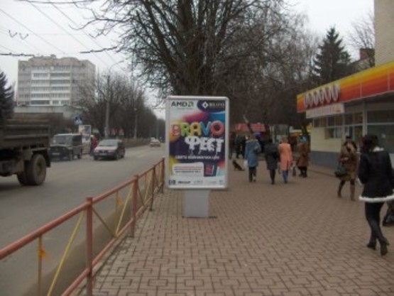 Фото рекламной плоскости по адресу Институтская 10 (университет ХНУ)