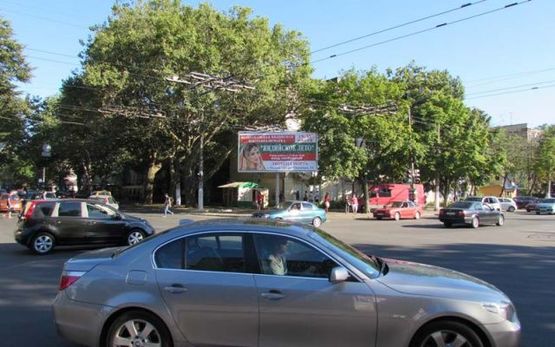 Фото рекламної площини за адресою Филатова ул., 18 - Космонавтов ул., 9