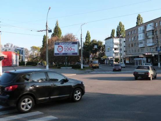 Фото рекламной плоскости по адресу просп. Свободы (ул.60л.Октября), перекр. с ул. Халаменюка и Соборной (Ленина), район ТЦ «Амстор» (супермаркеты «Сильпо», «Comfy», «Марафон»)