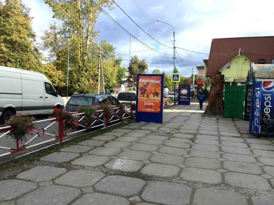Фото рекламной плоскости по адресу Чороновола, центральний Універмаг, міський ринок, напрямок руху на Яремче, Буковель