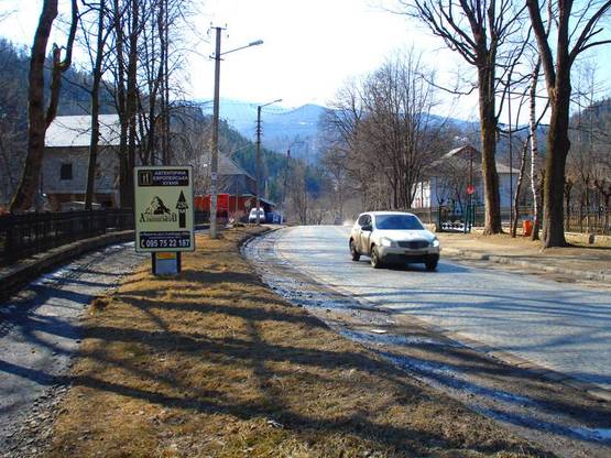 Фото рекламной плоскости по адресу Траса Н-09 Мукачево-Львів, Свободи, кафе Квітуча Долина, санаторій Прикарпатський, пішохідна зона до водоспаду Пробій, напрямок руху на Буковель