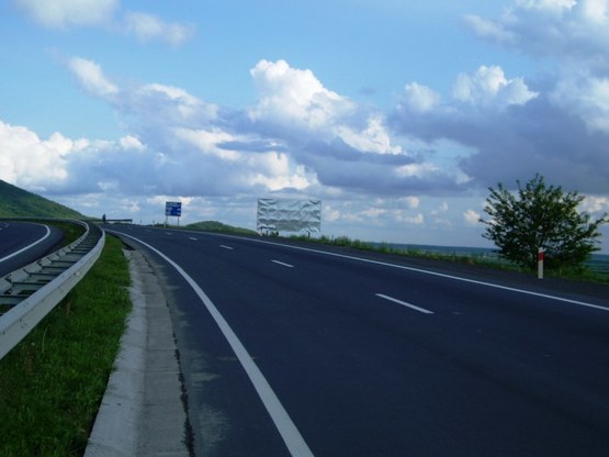 Фото рекламної площини за адресою Автодорога "Київ-Чоп", верхівка подйому «Великолазівського берегу»