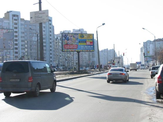 Фото рекламной плоскости по адресу Ахматовой вул., / Драгоманова вул., 13/10