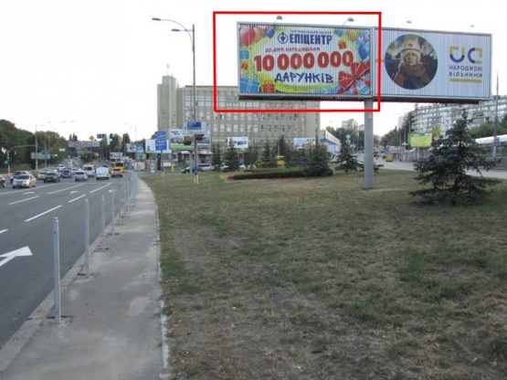 Фото рекламної площини за адресою Голосеевская площадь (разделитель, ст.А) по ходу из центра к ВДНХ