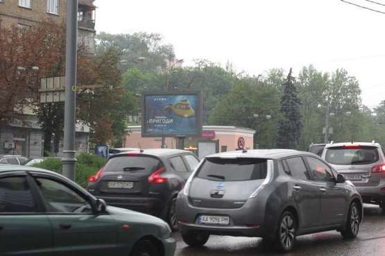 Фото рекламной плоскости по адресу Басейна вул., на розподільнику №3 (БЦ "Gulliver") (№6 у напрямку вул. Мечникова) Фото рекламной плоскости по адресу Басейна вул., на розподільнику №3 (БЦ "Gulliver") (№6 у напрямку вул. Мечникова)