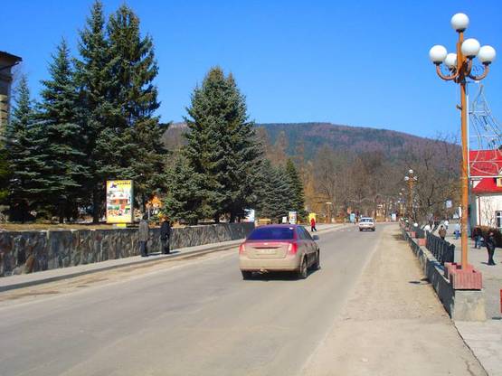 Фото рекламної площини за адресою Траса Н-09 Мукачево-Львів, Свободи, кафе-рест. Турист, Будинок культури, напрямок руху на Івано-Франківськ
