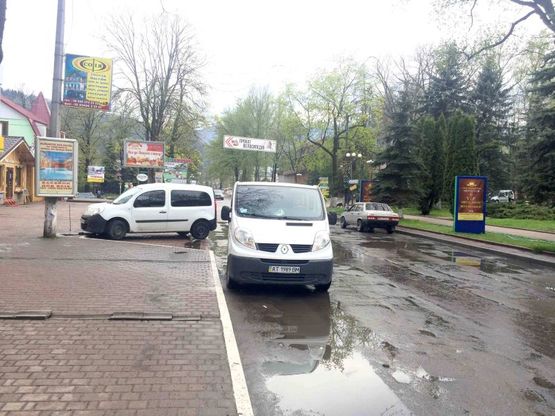Фото рекламної площини за адресою Траса Н-09 Мукачево-Львів, Свободи, супермаркет Вопак, напрямок руху на Буковель