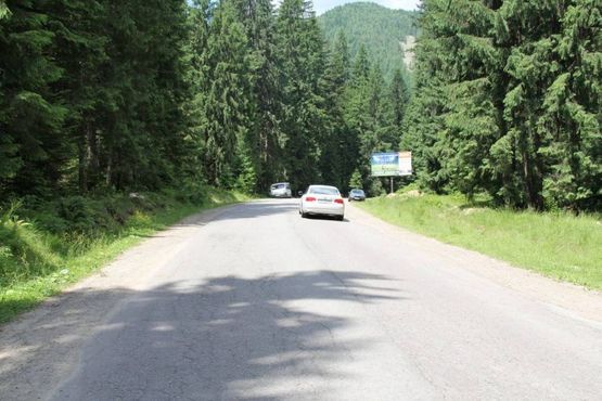 Фото рекламной плоскости по адресу Траса Н-09 Мукачево-Львів, дорога на Буковель (с.Поляниця), 450 м після повороту з траси, напрямок руху на Буковель