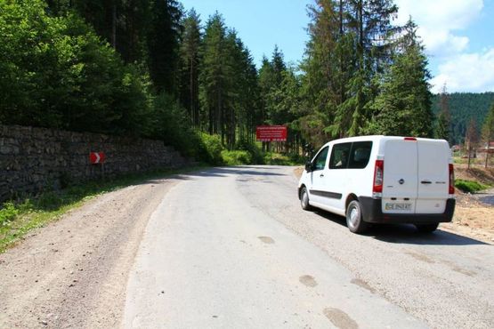 Фото рекламной плоскости по адресу Траса Н-09 Мукачево-Львів, дорога на Буковель (с.Поляниця), початок села, лісництво, 3 км 300 м до Буковеля, напрямок руху на Буковель