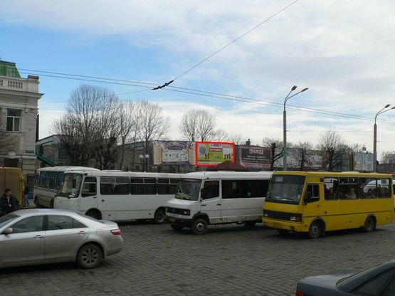 Фото рекламної площини за адресою Привокзальна, при вході до перону праворуч від залізничного вокзалу другий зліва, автостанція регіонального значення (вул.Гаркуші, Залізнична)
