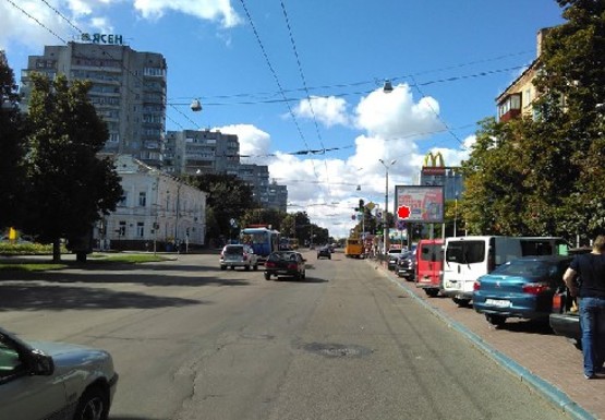 Фото рекламної площини за адресою Победы пр., 82 - Кирпоноса ул.