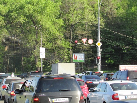 Фото рекламної площини за адресою Дружбы Народов бульвар (площадь ГВОВ) зелёная зона - ( 1 )