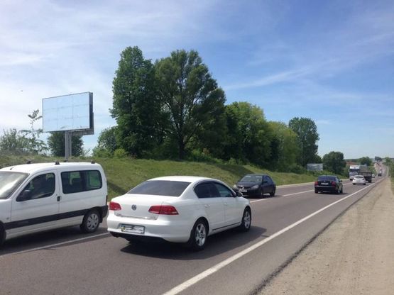 Фото рекламной плоскости по адресу Об'їзна М-10, З.О. м. Львова, Панська Гора сторону Скниліва