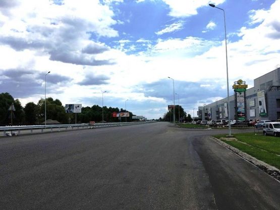 Фото рекламної площини за адресою Дніпровське шосе, поворот на с. Ходосеевка, напротив ТРЦ "Мегамаркет в Ходосіївці", "Киев-Обухов", км 23+750 лево