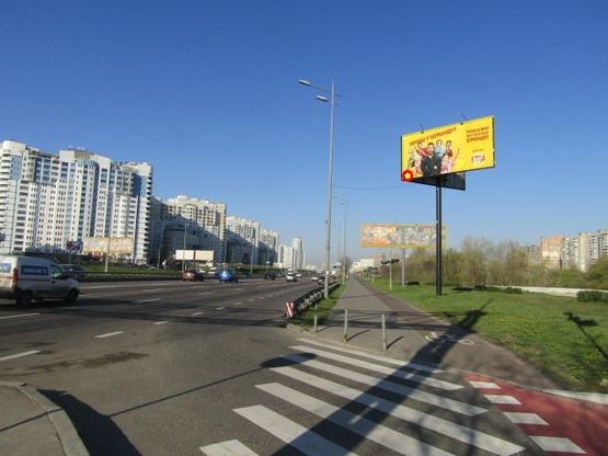 Фото рекламної площини за адресою Бажана пр. - ул. Гришка в центр