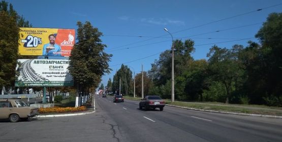 Фото рекламной плоскости по адресу ул. Киевская р-н д. 77
(из центра), верх