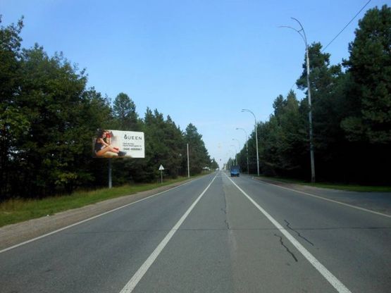 Фото рекламной плоскости по адресу Конча-Заспа, траса Р-02, км 30+750 право,   заміська резиденція  "QUEEN", клуб "SPORT LIFE", супермаркет "FAVORE" Фото рекламной плоскости по адресу Конча-Заспа, траса Р-02, км 30+750 право,   заміська резиденція  "QUEEN", клуб "SPORT LIFE", супермаркет "FAVORE"