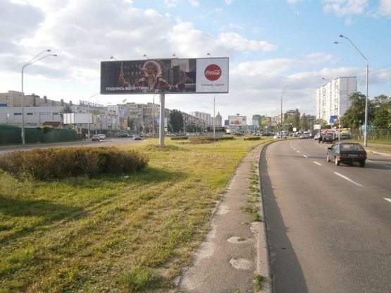 Фото рекламной плоскости по адресу Оболонский проспект, 2 (разделитель), по ходу от Петровки за 100м к  Метро"Оболонь" Фото рекламной плоскости по адресу Оболонский проспект, 2 (разделитель), по ходу от Петровки за 100м к  Метро"Оболонь"