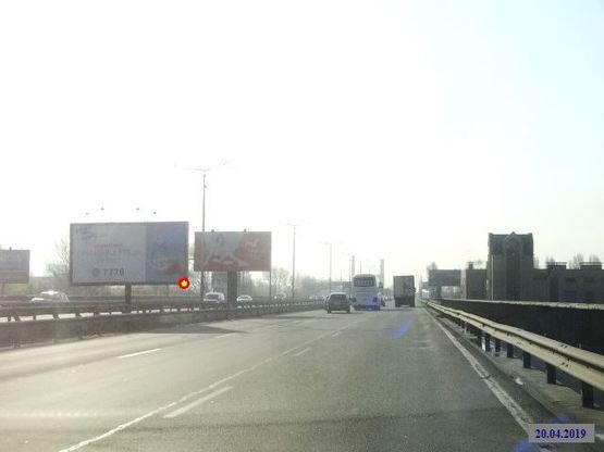 Фото рекламної площини за адресою Прoмышленная ул., 100 м. oт дoм №3 к Южнoму мoсту