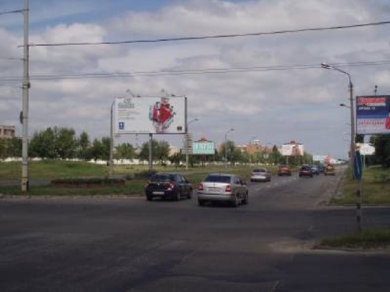 Фото рекламной плоскости по адресу Богатырская ул. / Полярная (на разделителе) по ходу от  М"Петровка" в Вышгород Фото рекламной плоскости по адресу Богатырская ул. / Полярная (на разделителе) по ходу от  М"Петровка" в Вышгород